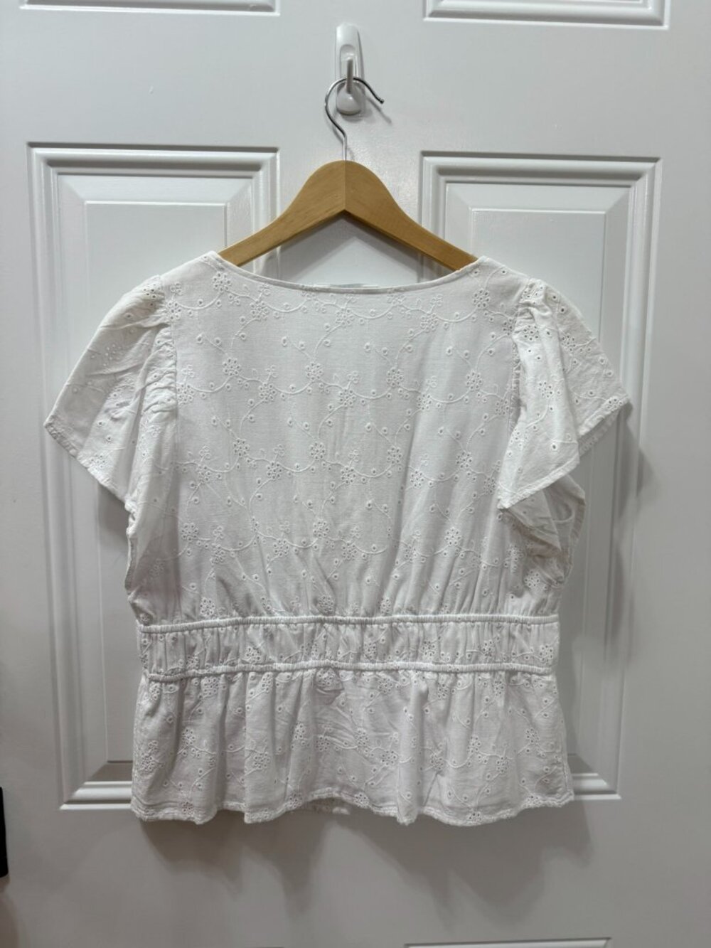 White Eyelet Peplum Blouse Flutter Sleeve Size M (8/10) - Picture 4 of 9